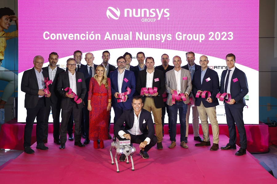 Foto de familia en los Nunsys Awards 2023